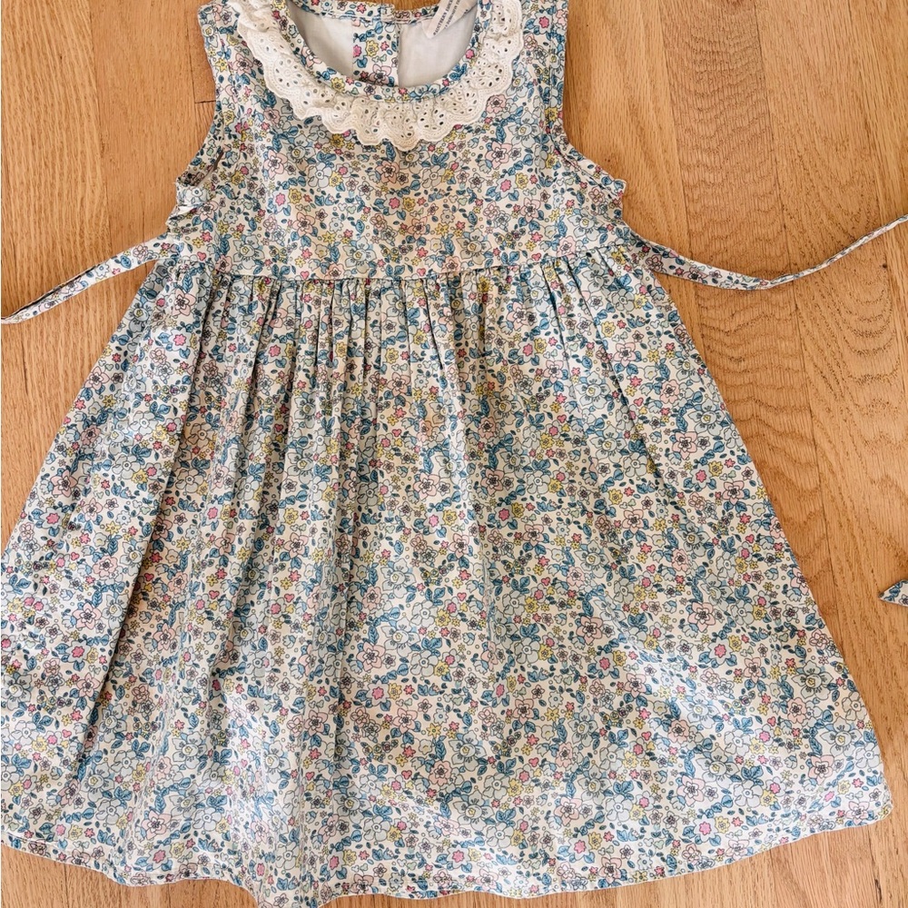 Southern Smocked Floral Sleeveless Dress with Lace Collar Size: 3T